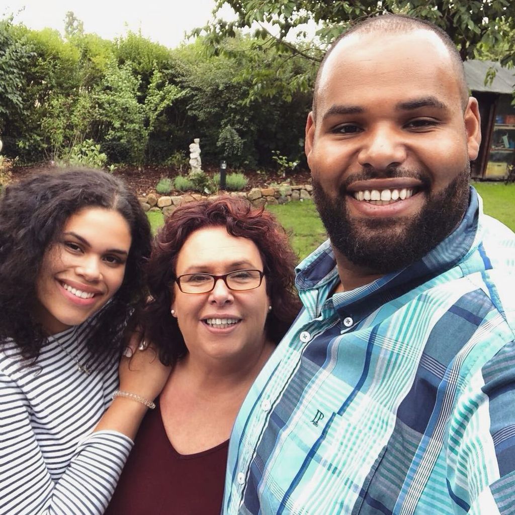 Raphael Williams mit seiner Mutter Manuela und seiner Schwester