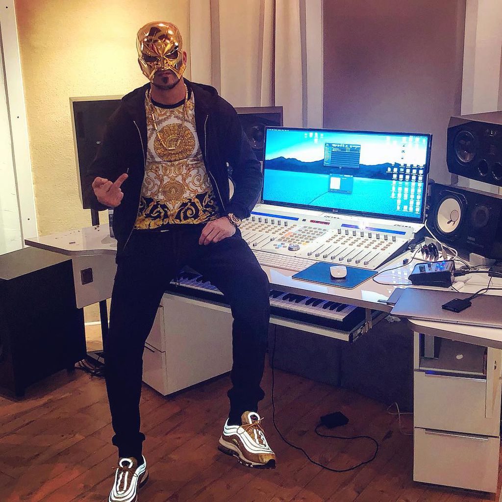 Rapper 18 Karat im Tonstudio