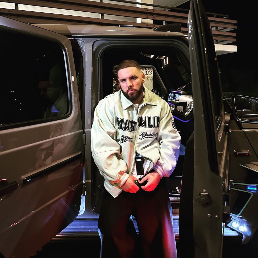 Rapper Fler posiert in Berlin