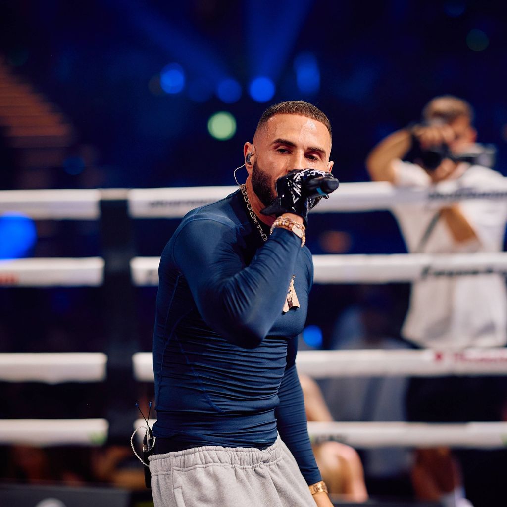 Shindy performt in der Ringside Zone beim Boxevent im SNP Dome Heidelberg