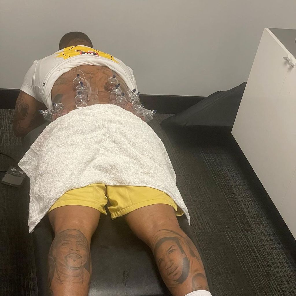 Rapper The Game während einer ärztlichen Behandlung im August 2022