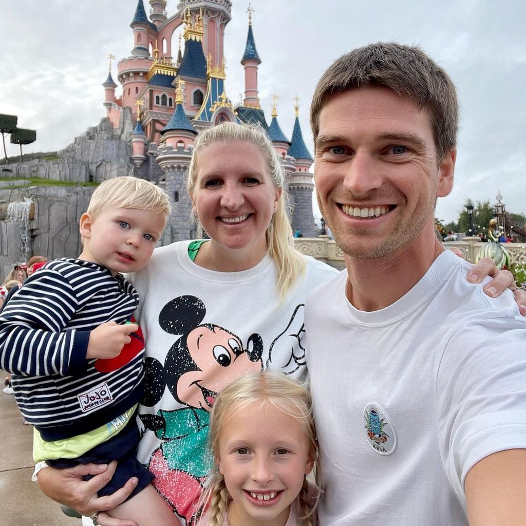 Rebecca Adlington mit ihrer Familie, September 2023