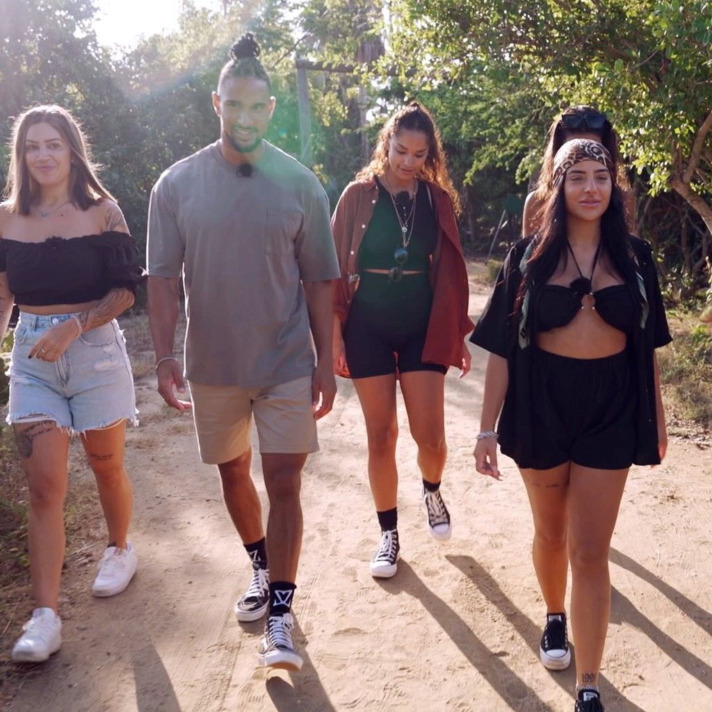 Rebecca, David, Xenia, Yolanda, Leyla und Lisa beim Bachelor 2023