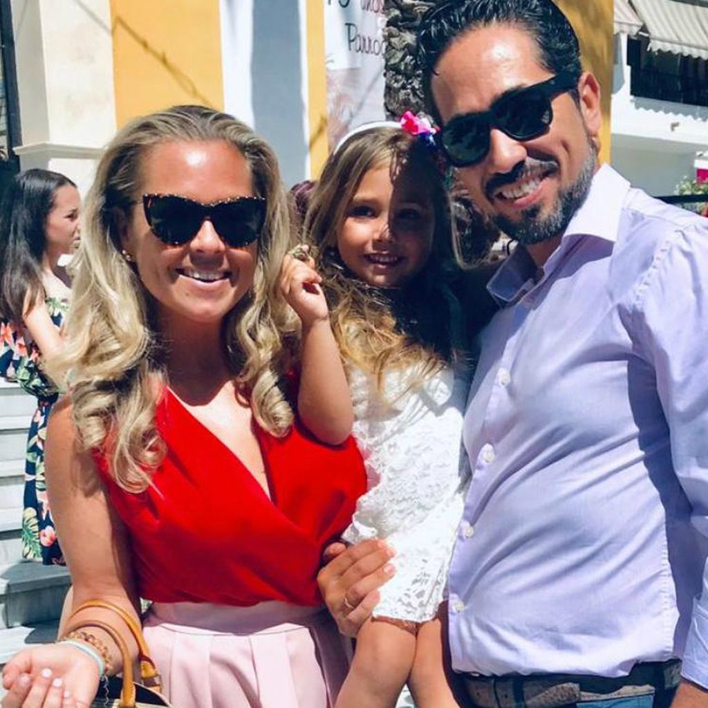 Rebecca Kratz mit ihrer Tochter Alaia und Mann Julio
