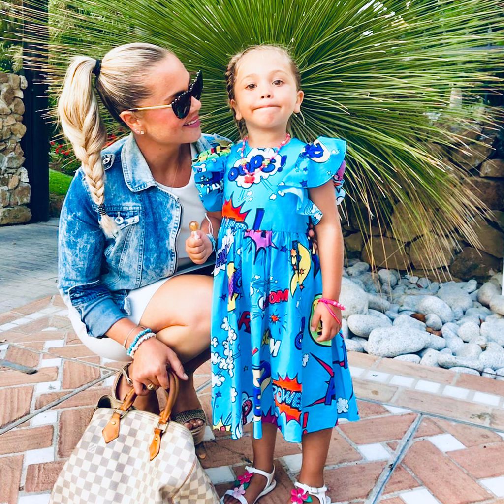 Rebecca Kratz mit ihrer Tochter Alaia