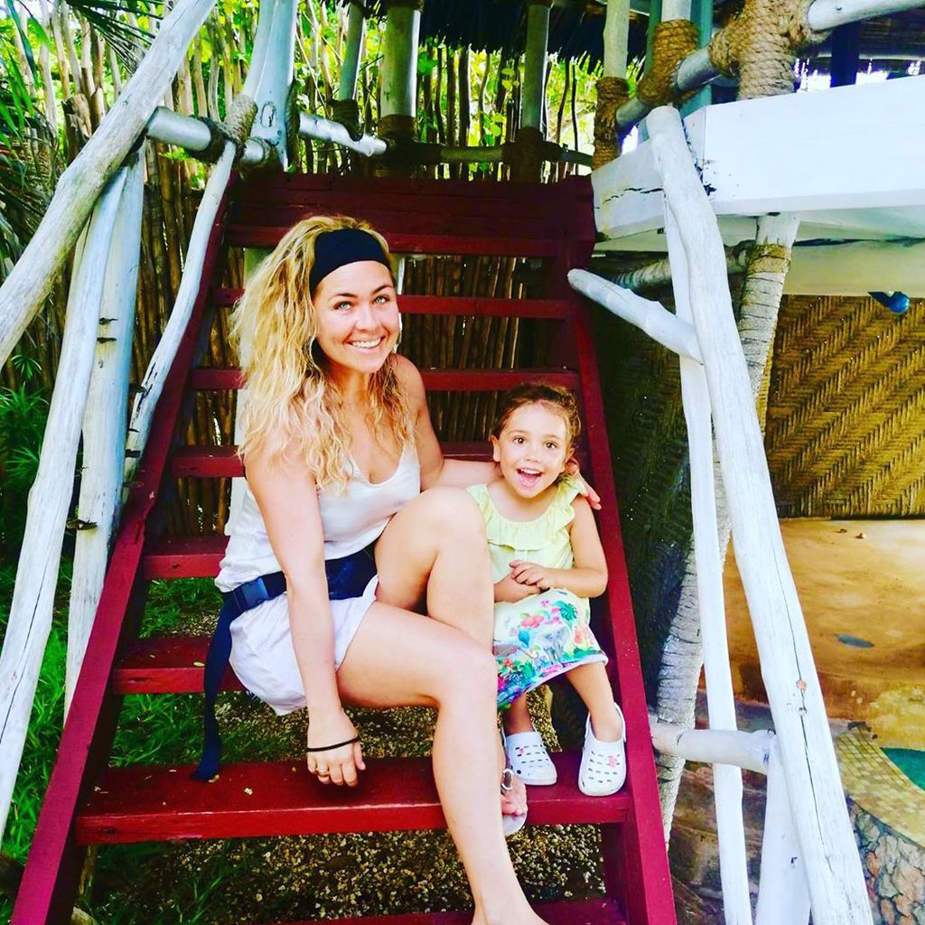 Rebecca Kratz mit ihrem Töchterchen, Dezember 2019