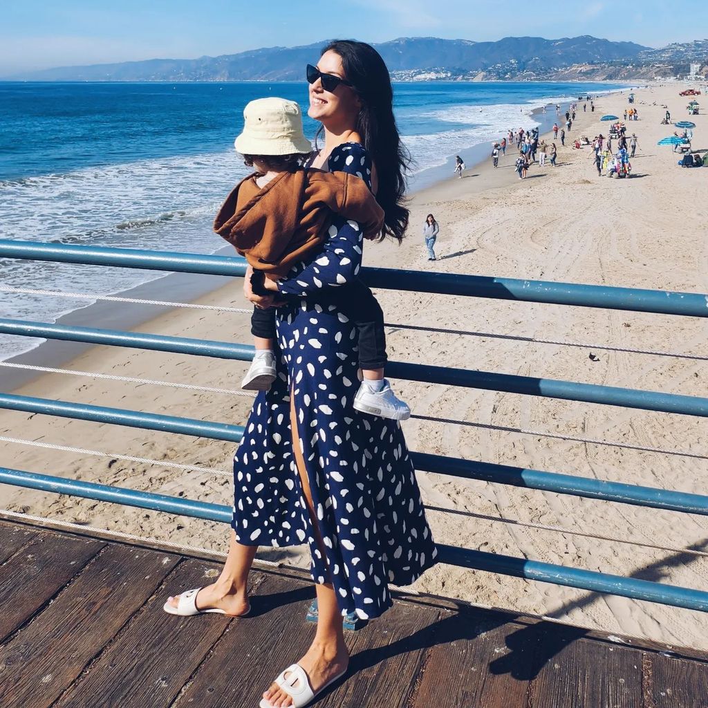 Rebecca Mir mit ihrem Sohn in Santa Monica