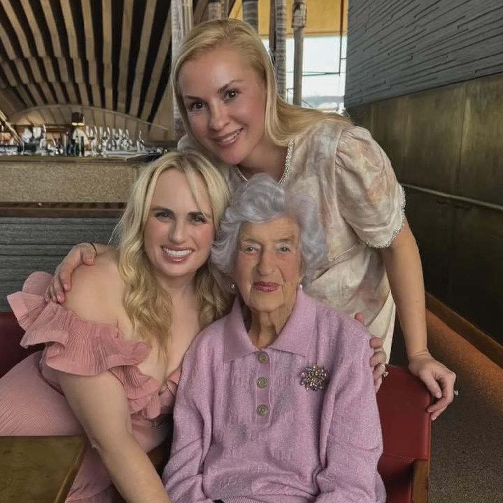 Rebel Wilson, ihre Frau Ramona Agruma und Rebels Oma Gar