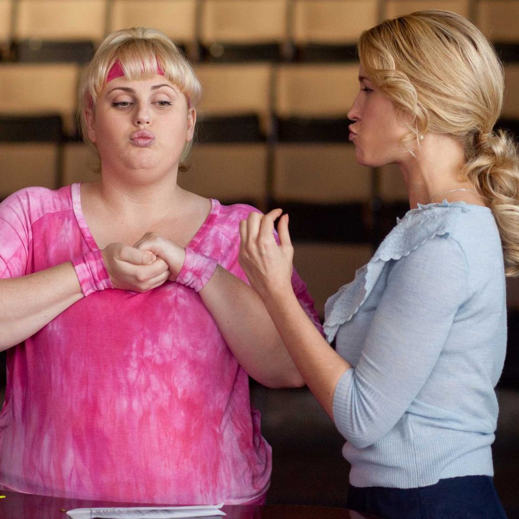 Rebel Wilson und Anna Camp in "Pitch Perfect"
