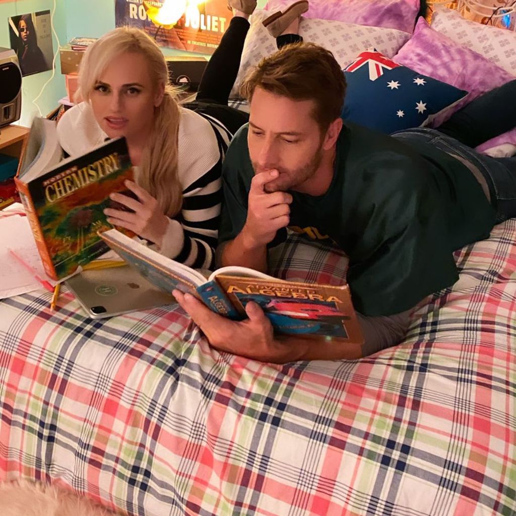 Rebel Wilson und Justin Hartley am Set von "Senior Year"