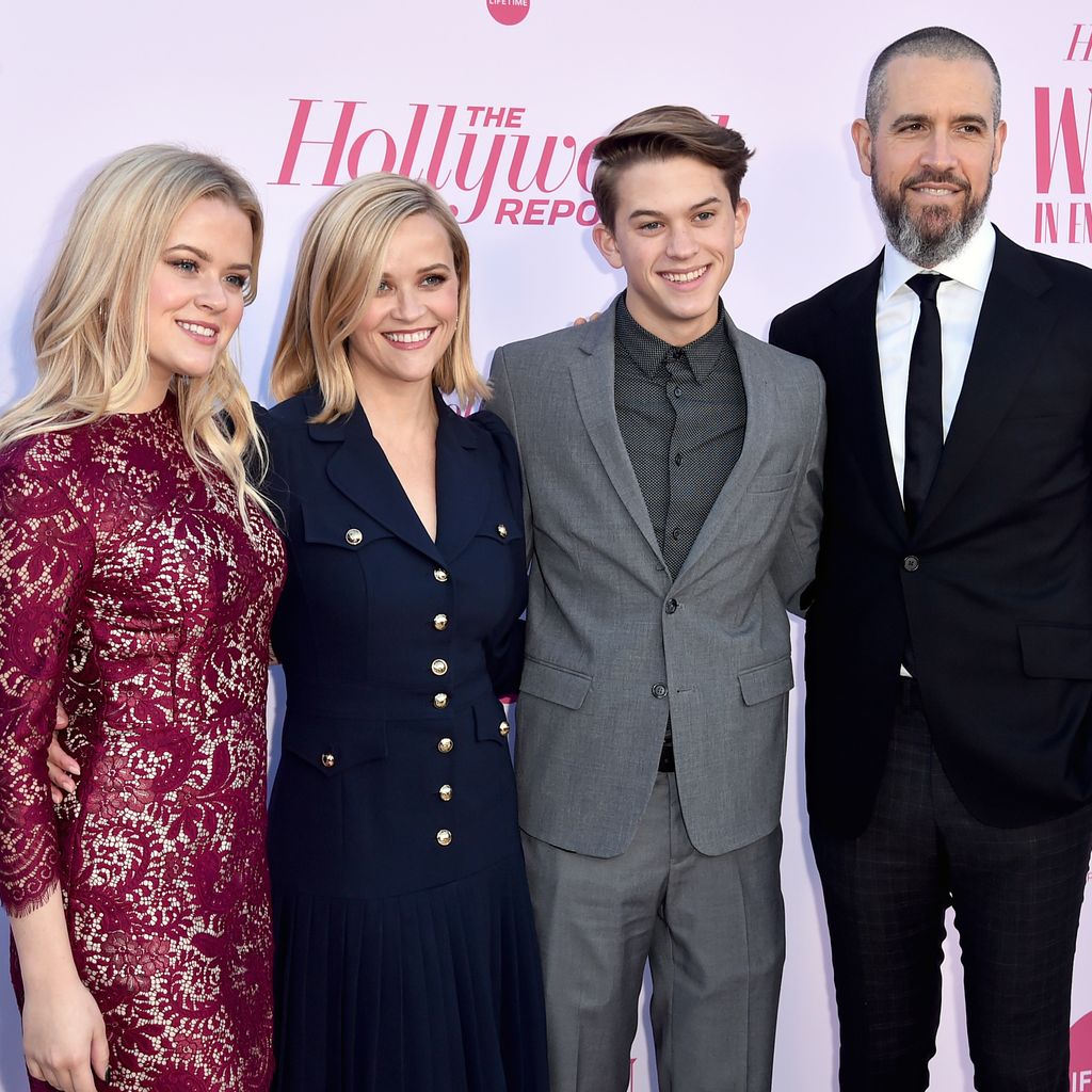 Reese Witherspoon mit ihren Kindern Deacon und Ava und Jim Toth