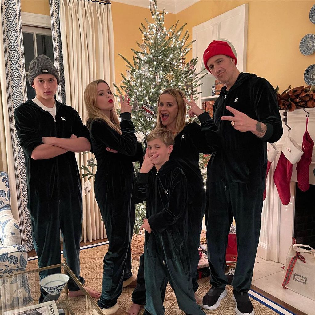 Reese Witherspoon mit ihrer Familie an Weihnachten 2020
