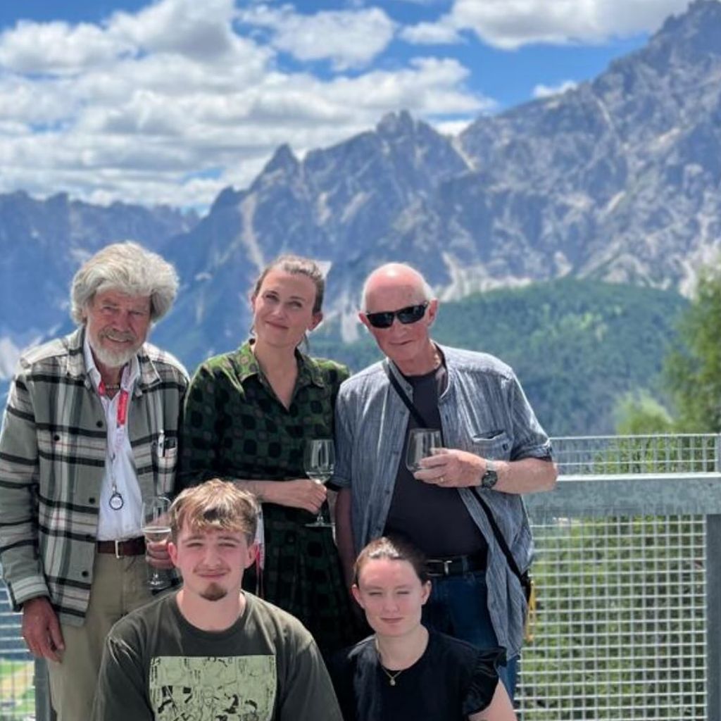 Reinhold Messner und seine Frau Diane mit ihrer Familie, Juni 2025