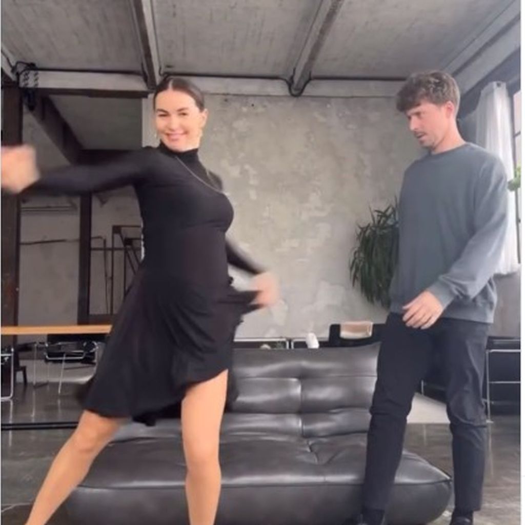 Renata Lusin feiert den 7. Schwangerschaftsmonat mit einem Tanz