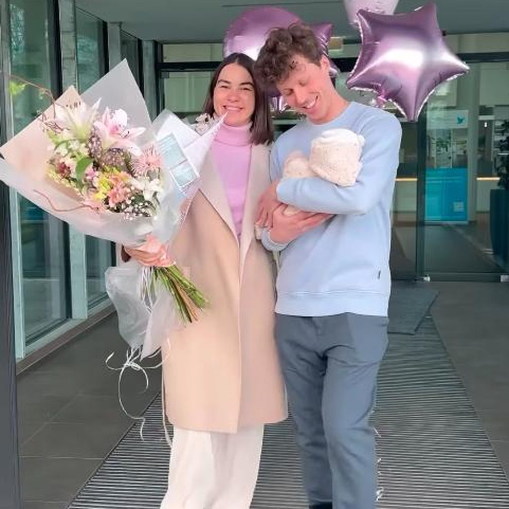 Renata und Valentin Lusin mit ihrem Kind