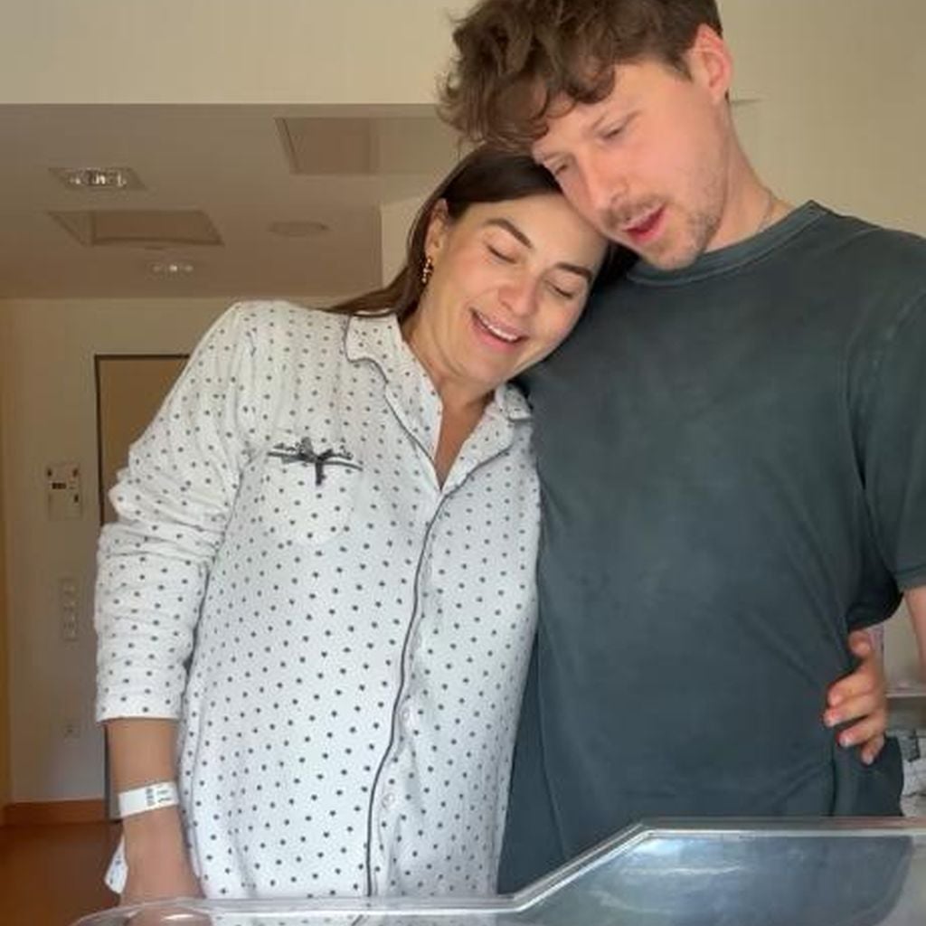 Renata und Valentin Lusin mit Baby Tessa, April 2026