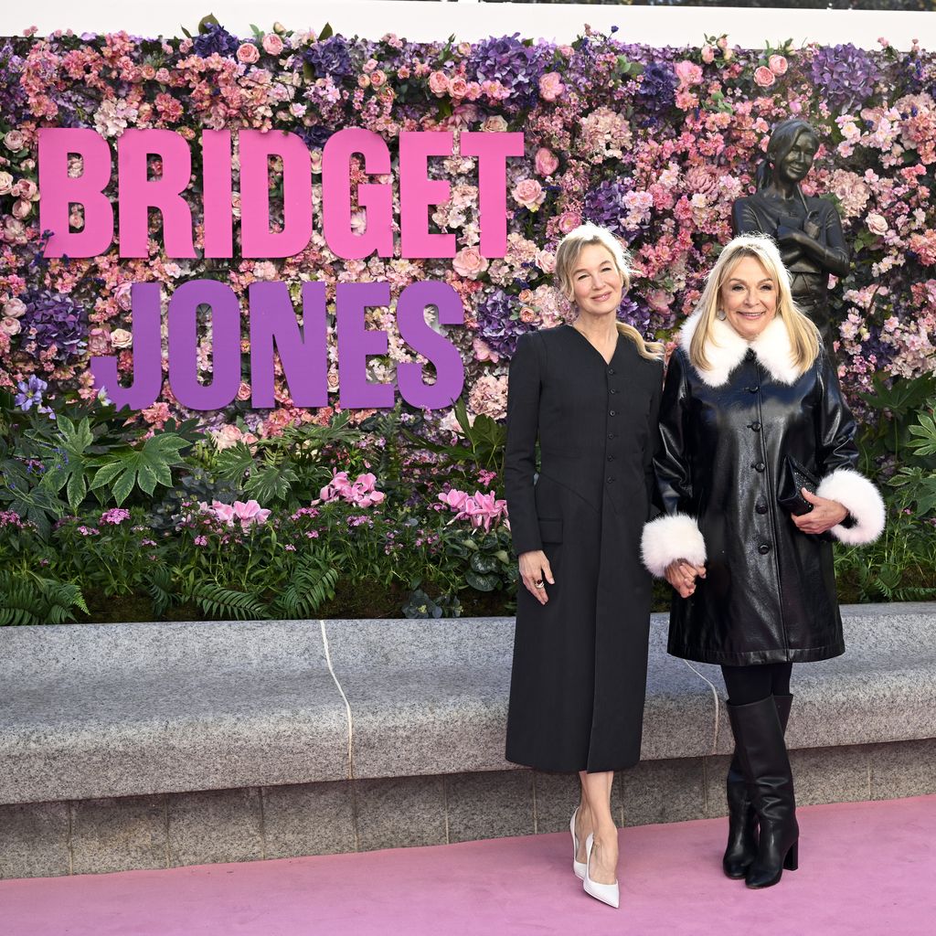 Renée Zellweger mit der "Bridget Jones"-Autorin Helen Fielding bei der Enthüllung der "Bridget Jones"-Statue in London