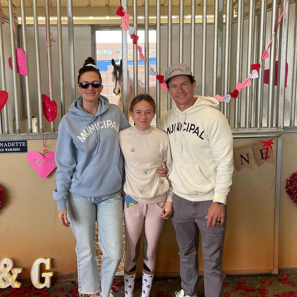 Rhea Durham, Grace Wahlberg und Mark Wahlberg im Februar 2023