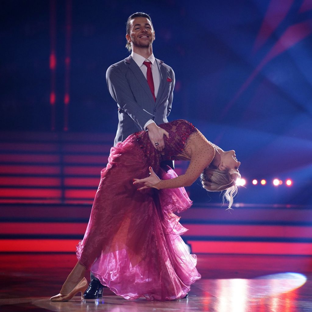 Riccardo Basile und Isabel Edvardsson bei "Let's Dance"