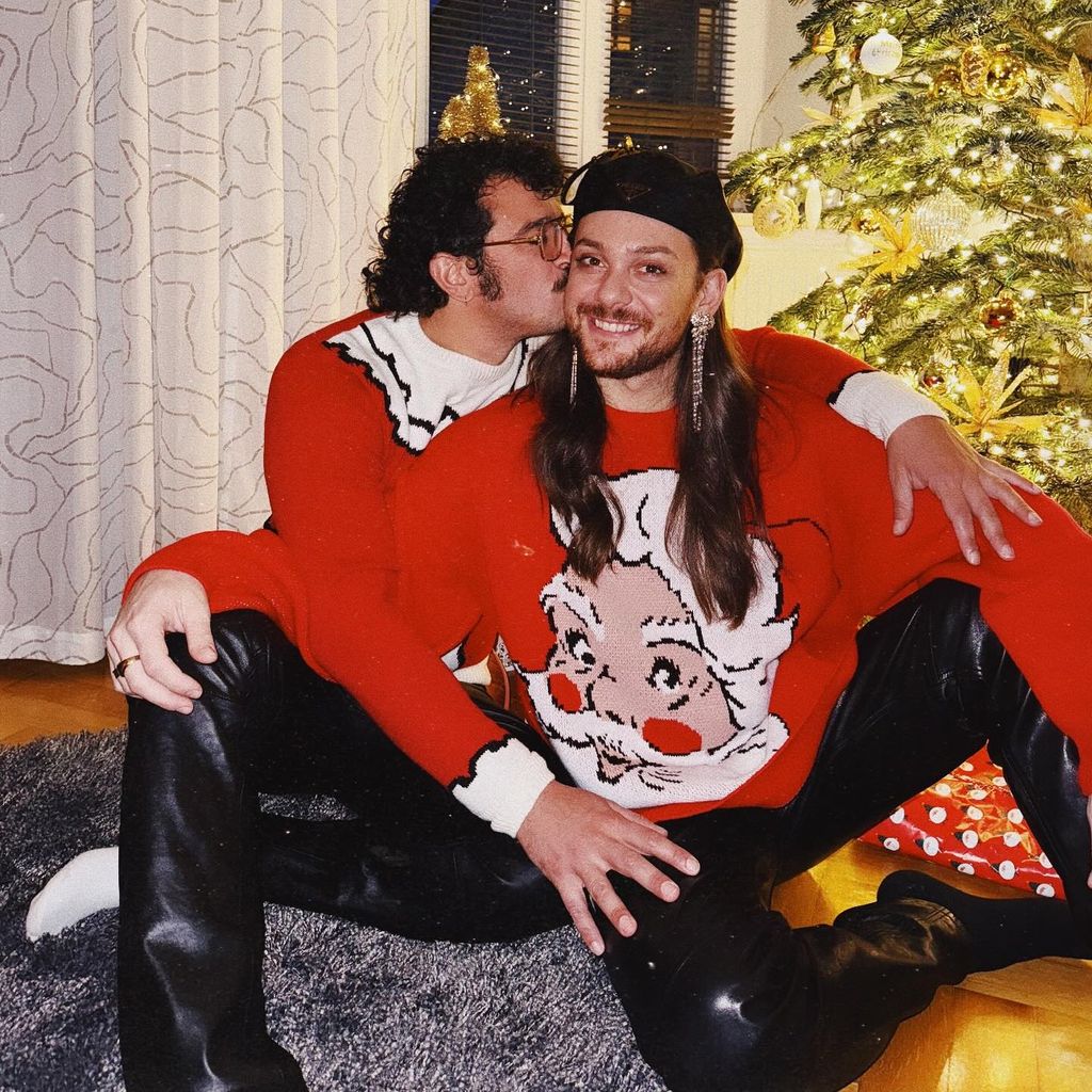Riccardo Simonetti mit seinem Verlobten Steven, Dezember 2023