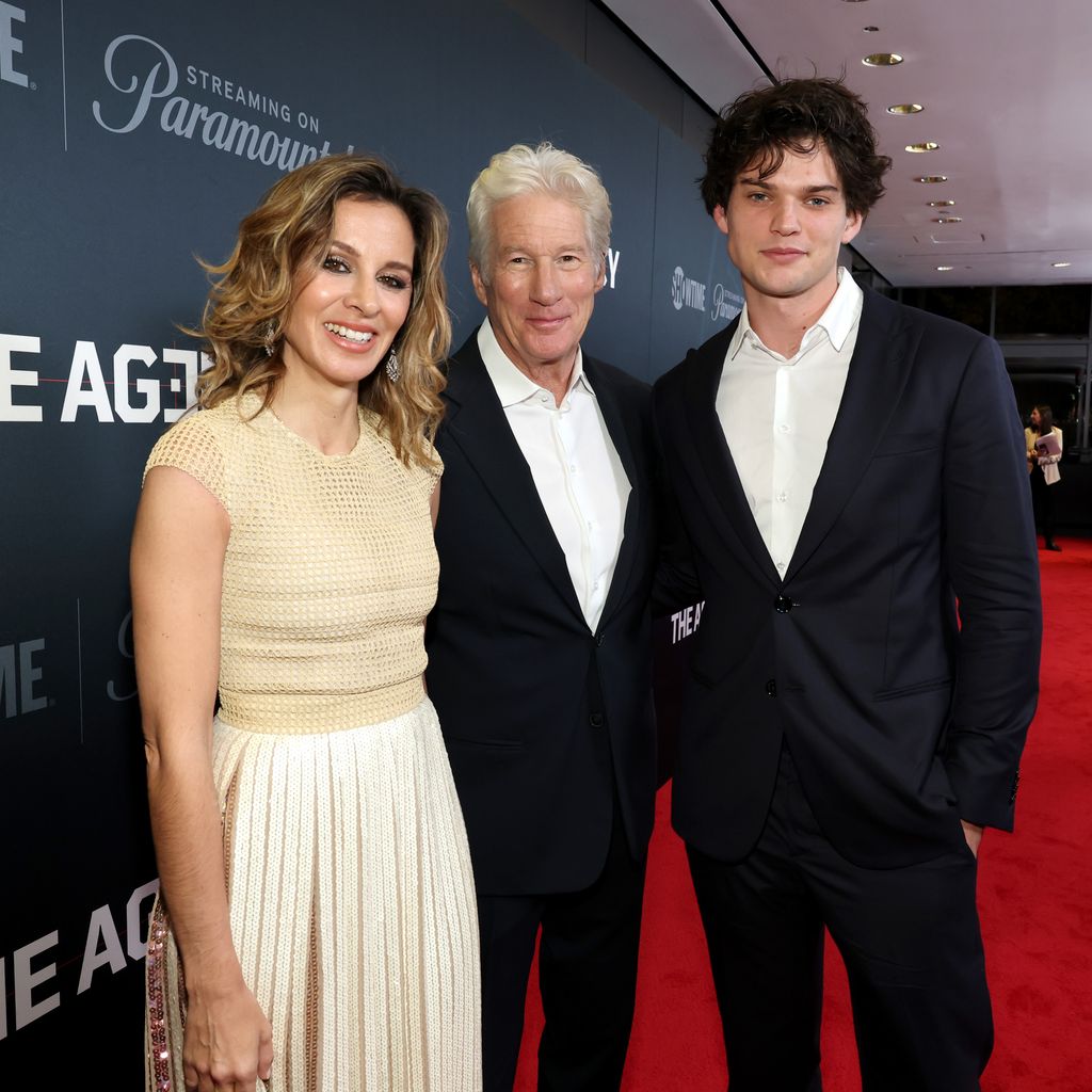Richard Gere mit seiner Frau Alejandra und seinem Sohn Homer im November 2024 in New York