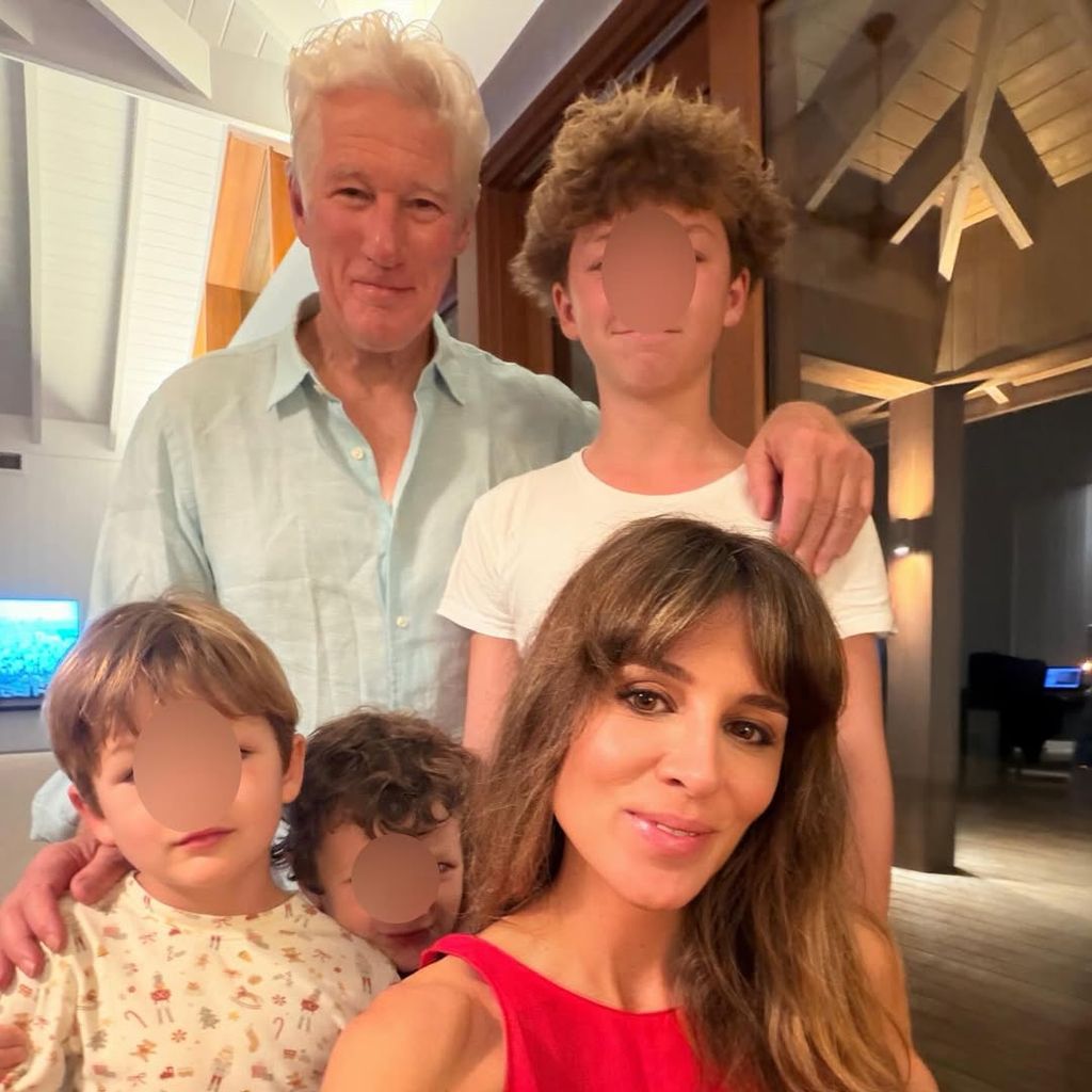 Schauspieler Richard Gere und seine Frau Alejandra Silva mit den Söhnen Alexander, James und Albert, Februar 2026