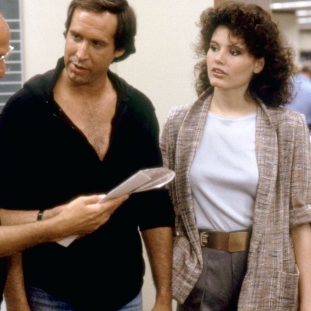 Richard Libertini, Chevy Chase und Geena Davis am Set von "Fletch" (1985)
