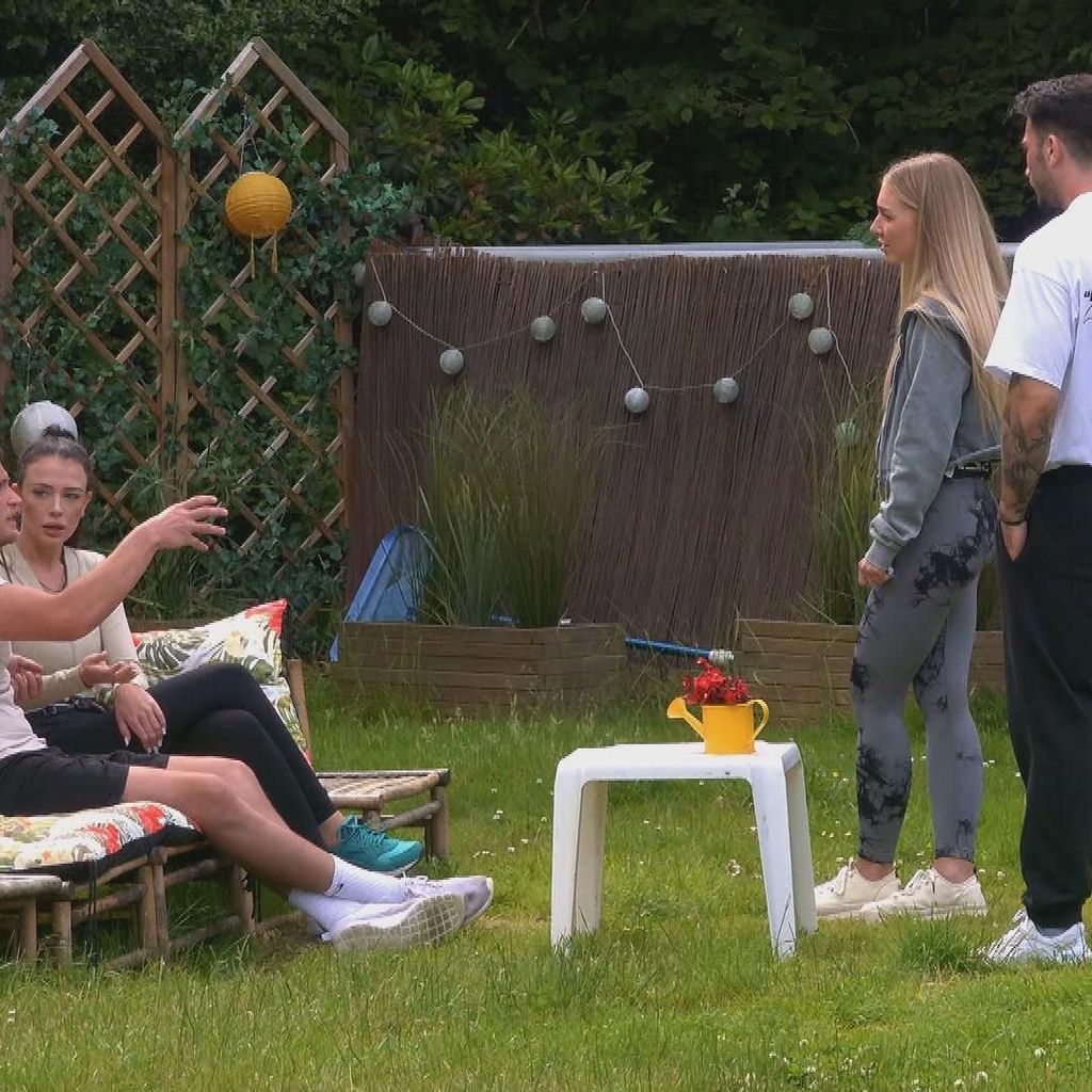 Richard, Vanessa, Michelle und Maki im "Sommerhaus der Normalos"