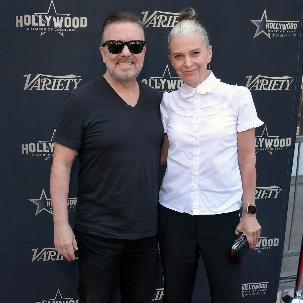 Ricky Gervais mit seiner Partnerin Jane Fallon im Mai 2025