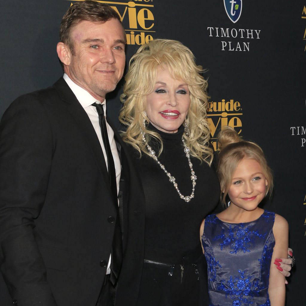 Ricky Schroder, Dolly Parton und Alyvia Alyn Lind bei den MovieGuide Awards 2016 im Universal Hilton Hotel in Los Angeles