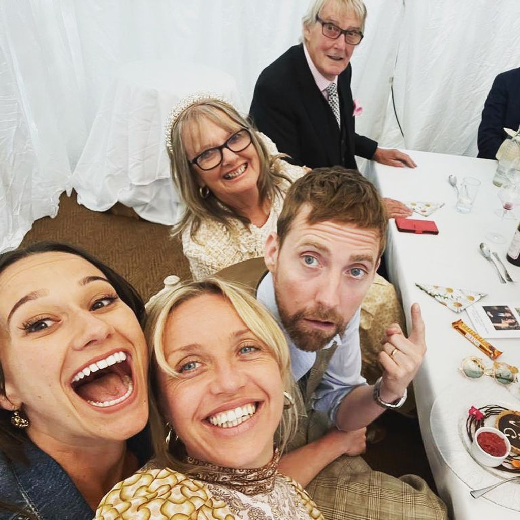 Ricky Wilson mit seiner Frau Grace Zito und weiteren Gästen an seiner Hochzeit