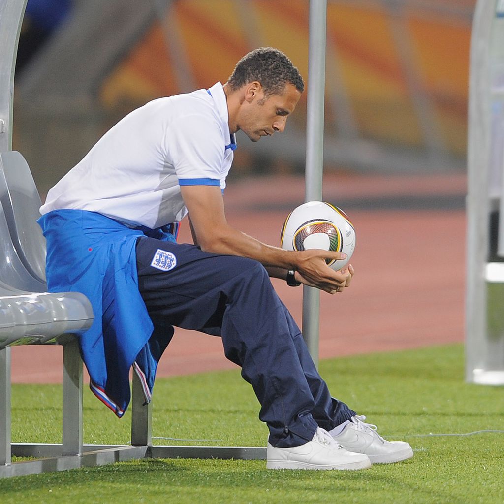 Rio Ferdinand bei einem Fußballtraining des englischen Teams in Südafrika