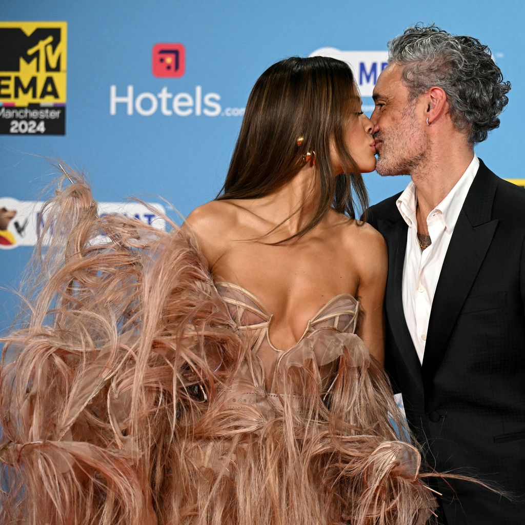 Rita Ora und Taika Waititi bei den MTV EMAs, 2024