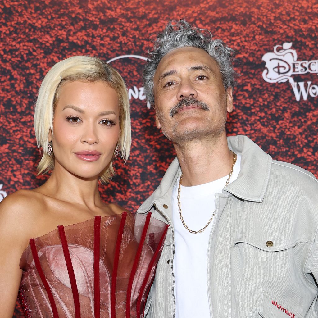 Rita Ora und Taika Waititi bei der Premiere von "Descendants: Wicked Wonderland" im Academy Museum of Motion Pictures in Los Angeles, 14. Juli 2026