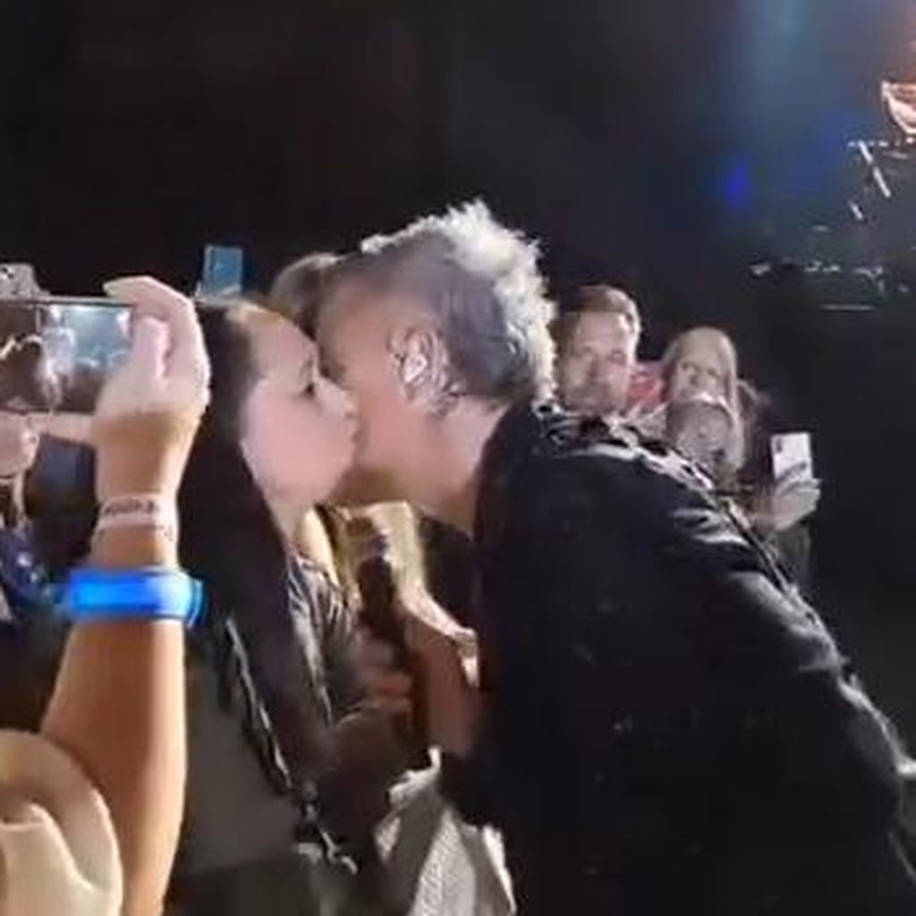 Robbie Williams und Jennifer Jasberg beim Konzert in Hamburg