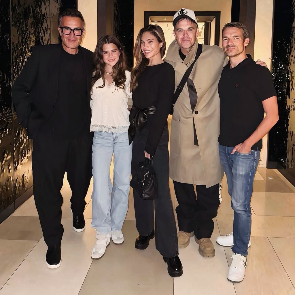 Robbie Williams und Ehefrau Ayda Field mit Tochter Theodora "Teddy" Rose Williams sowie den Freunden Michael Coste und Nicolas