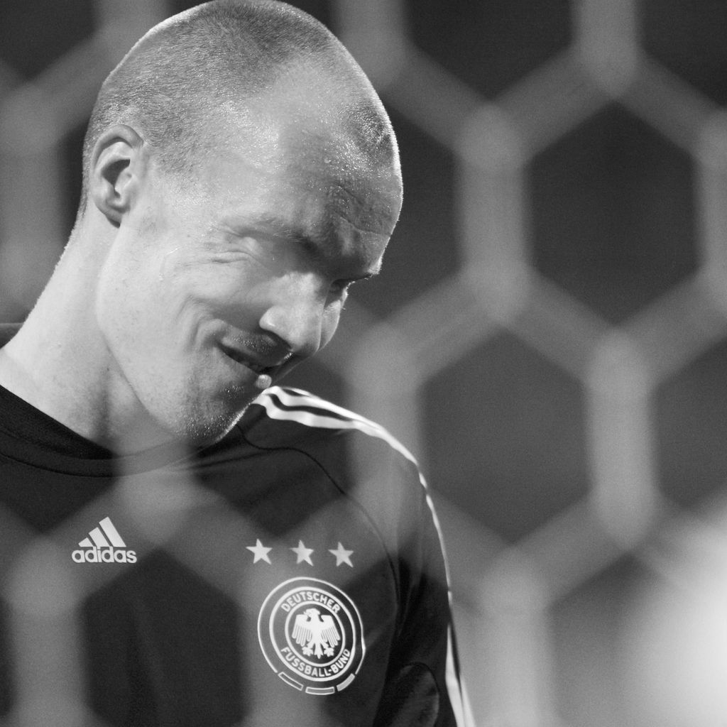 Robert Enke, Fußballer († 10. November 2009)