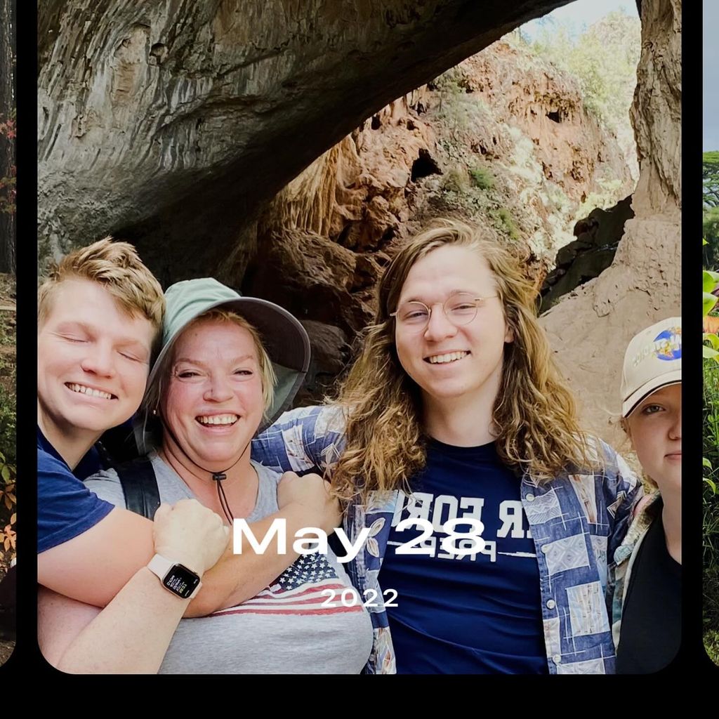 Robert Garrison Brown, Janelle Brown, Gabriel Brown und Savanah Brown, 2022