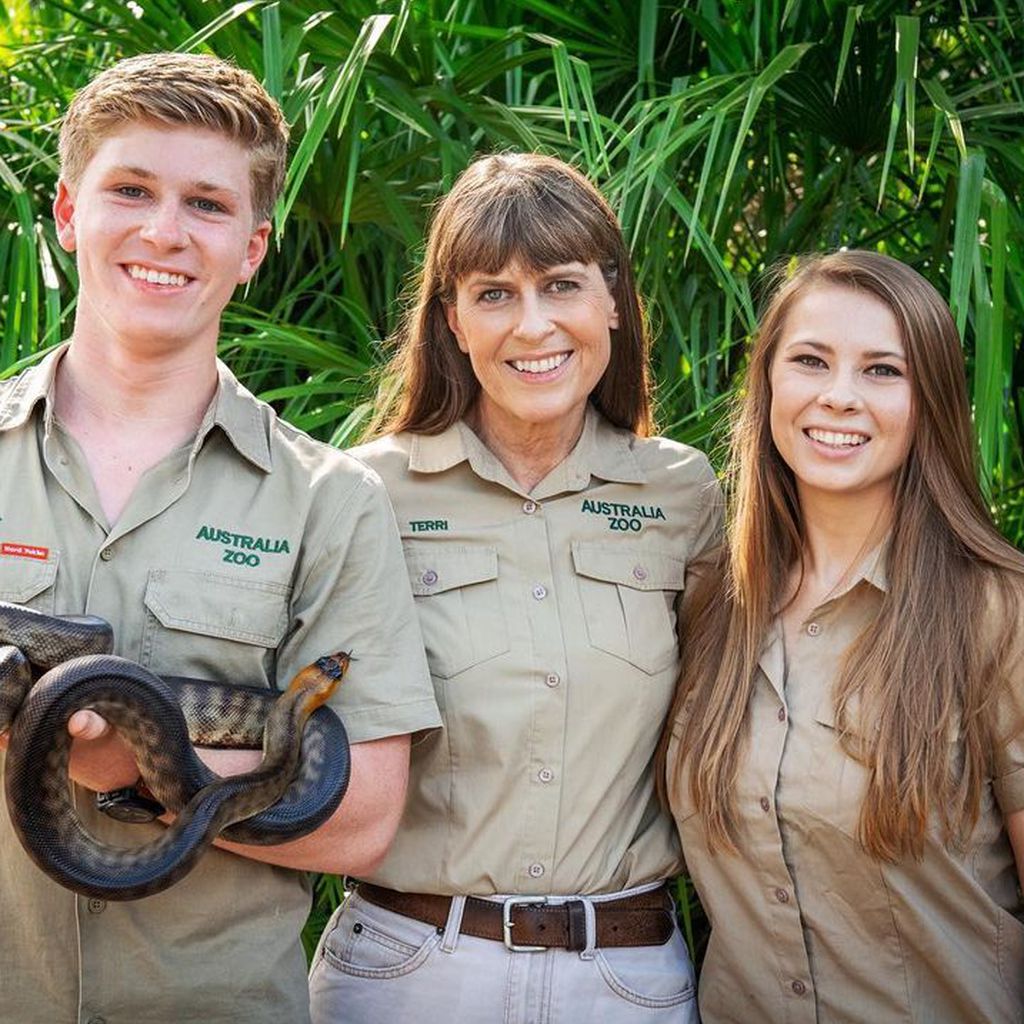 Robert Irwin mit seiner Mutter Terri und Schwester Bindi