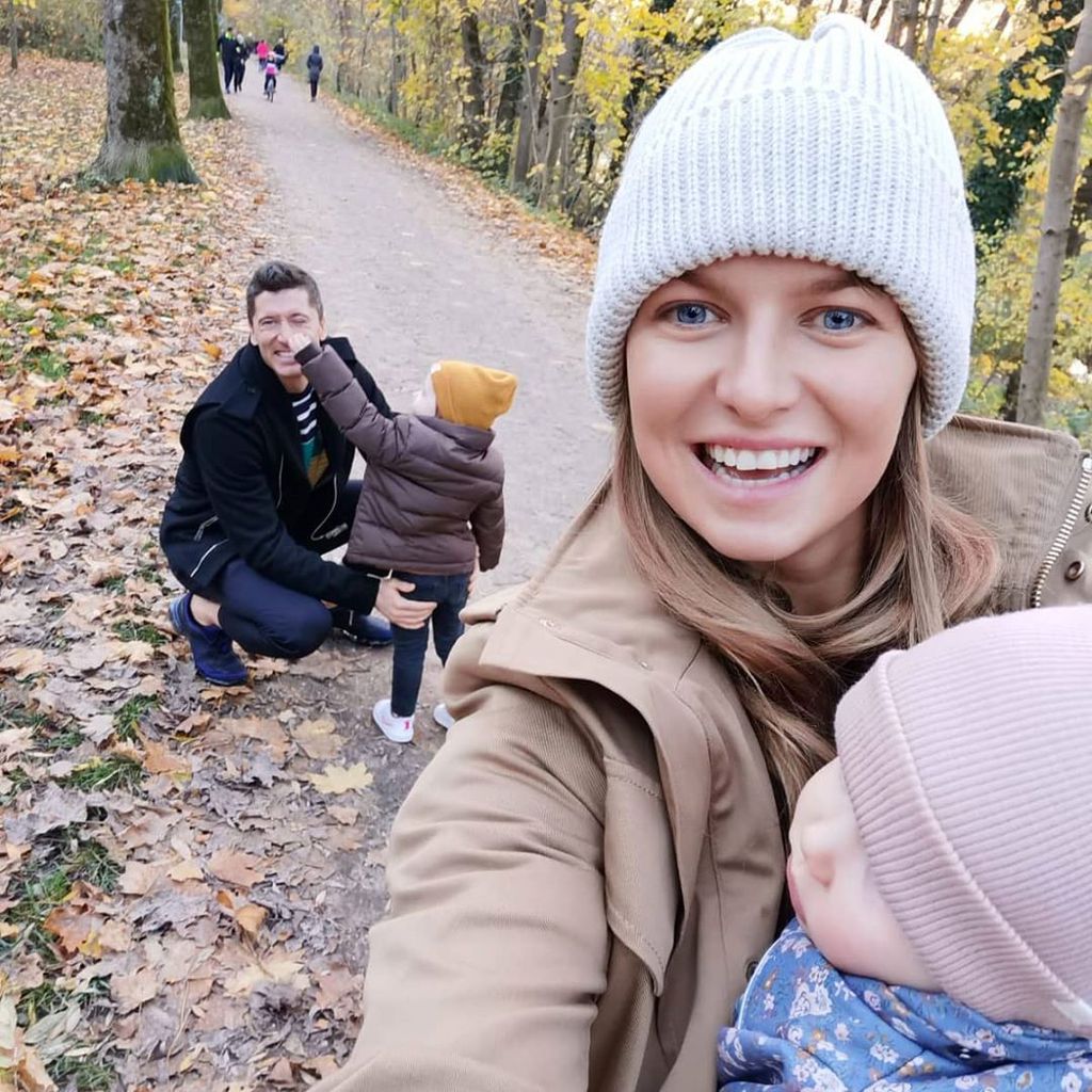 Robert Lewandowski, Anna Lewandowska und ihre Kinder Klara und Laura
