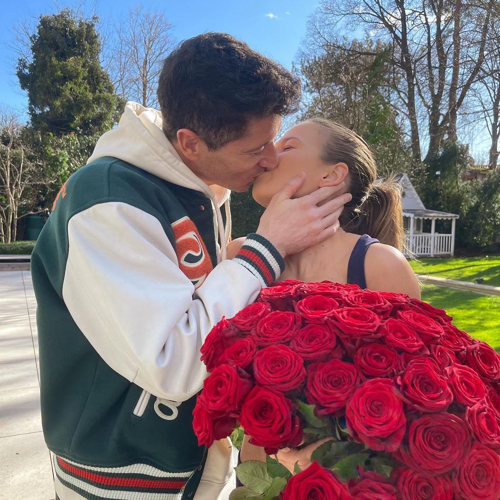 Fußballer Robert Lewandowski und seine Ehefrau  Anna Lewandowska am Valentinstag 2022
