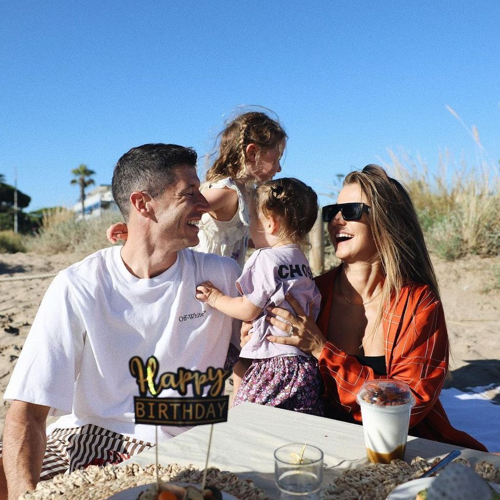 Robert Lewandowski, seine Frau Anna Lewandowska und die gemeinsamen Kinder, 2022