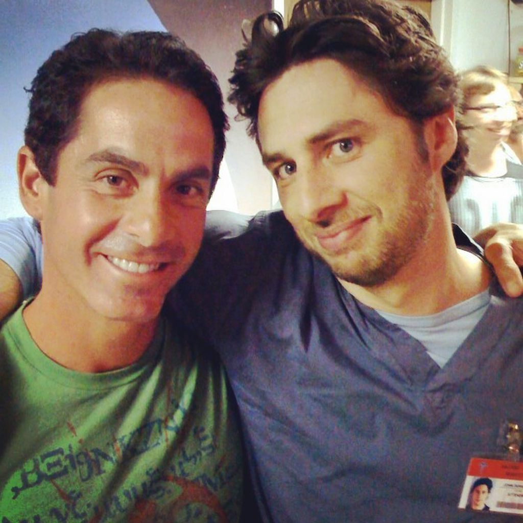 Robert Maschio und Zach Braff am Set von "Scrubs"