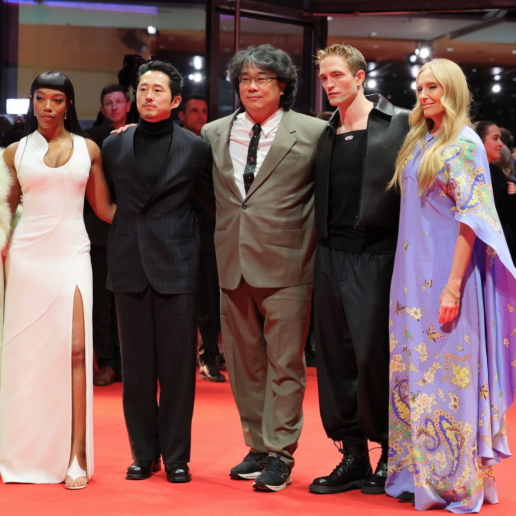 Robert Pattinson (2. v. r.) und seine Co-Stars bei der Berlinale 2025