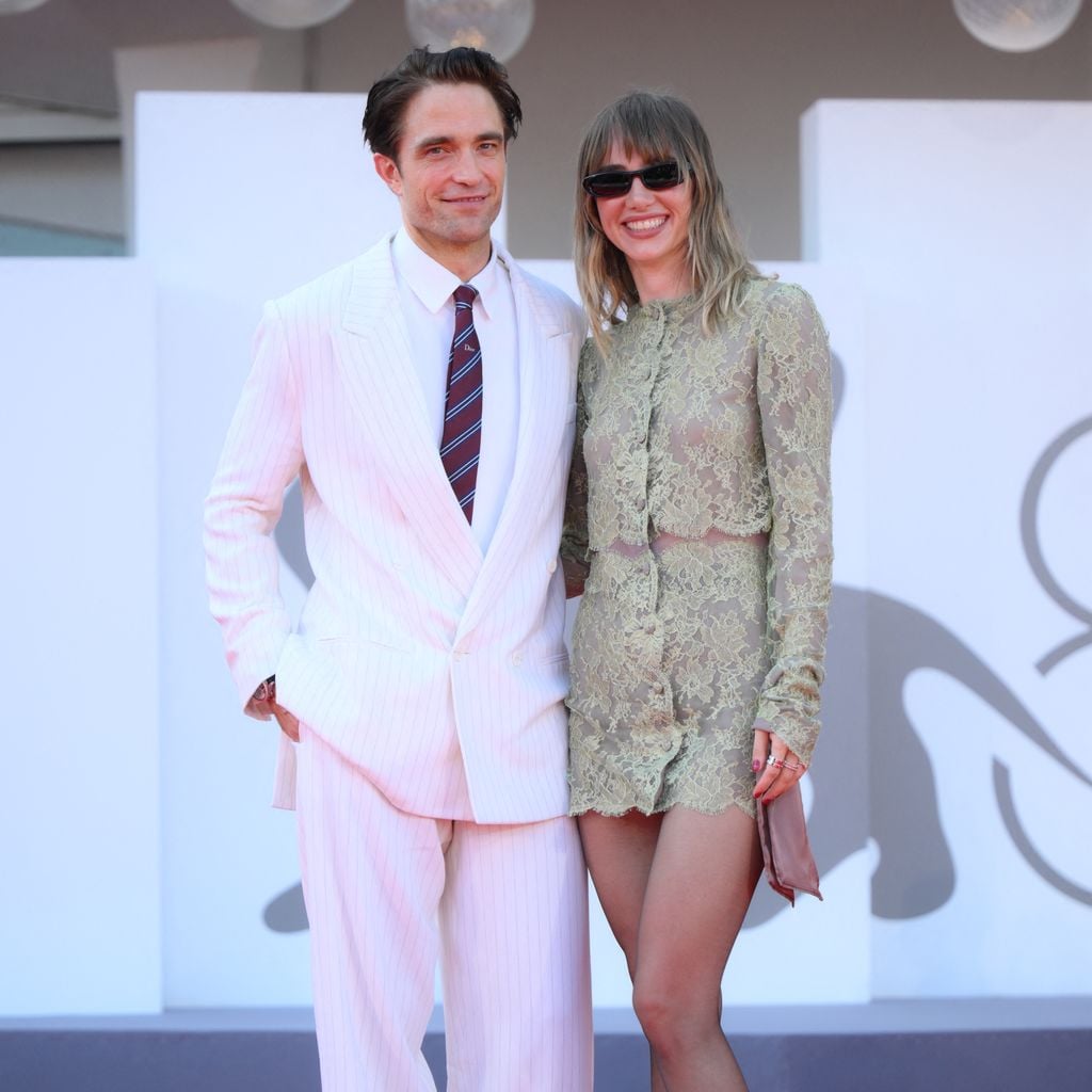 Robert Pattinson und Suki Waterhouse bei der Premiere von "Primetime" im Wettbewerb der 83. Filmfestspiele von Venedig am Lido