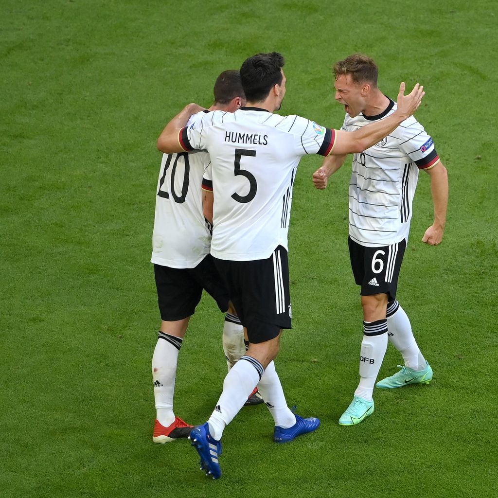 Robin Gosens, Mats Hummels und Joshua Kimmich im Juni 2021 in München