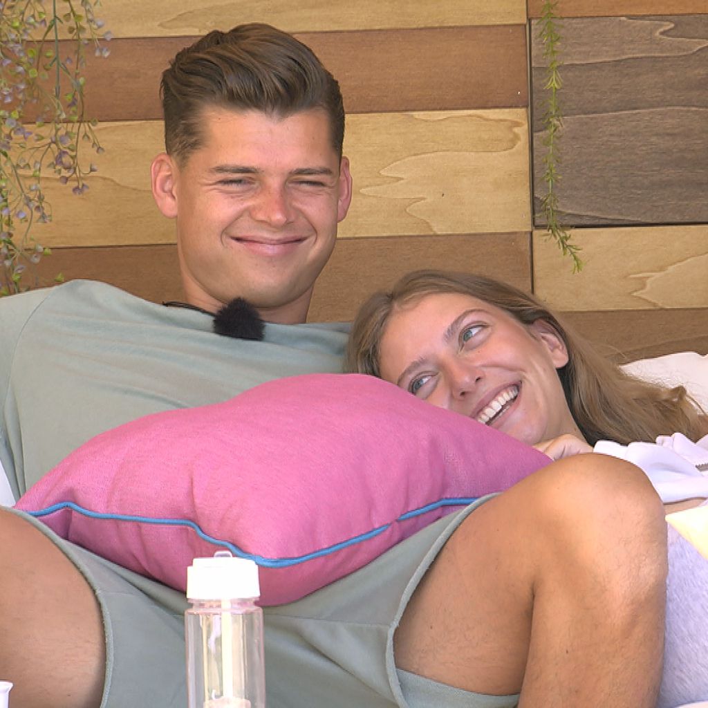 Robin Widmann und Isabell Kremer bei "Love Island"