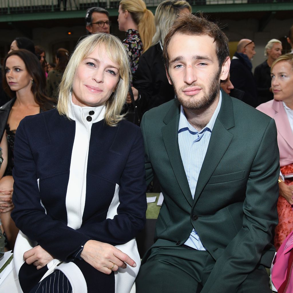 Robin Wright mit ihrem Sohn Hopper Penn bei der Paris Fashion Week 2017