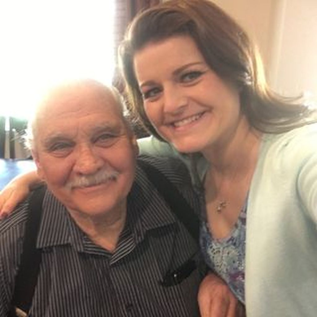 Robyn Alice Brown mit ihrem Stiefvater Paul Howard Sullivan