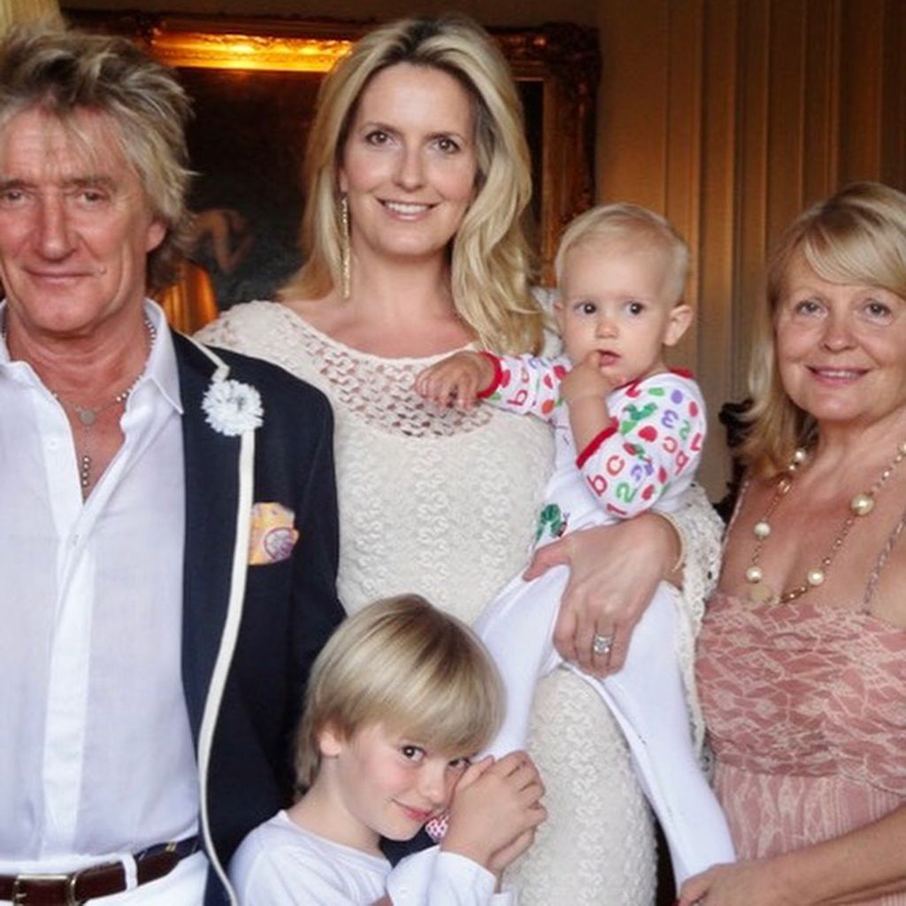 Rod Stewart und Penny Lancaster mit ihren Söhnen und Pennys Mutter